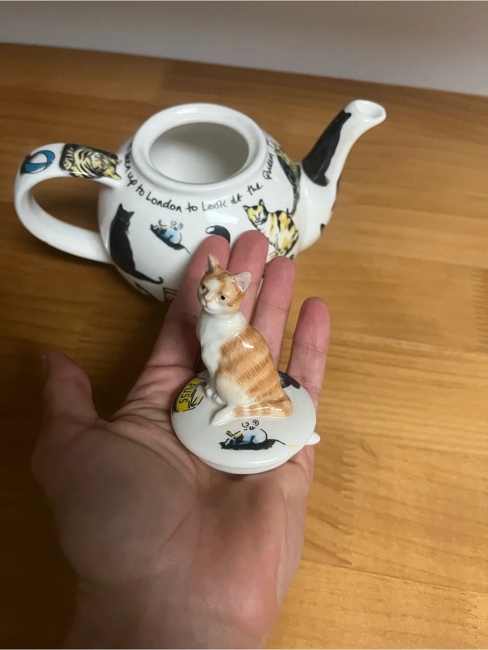 Kit-Tea Cat Porcelain Teapot designed in England by Paul Cardew
